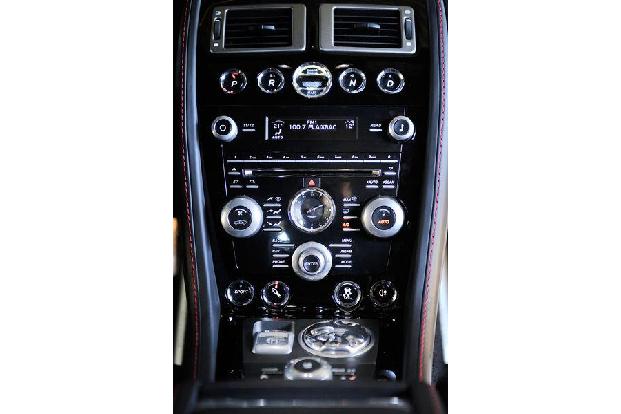 Aston Martin Rapide S, Mittelkonsole, Bedienelemente