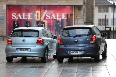 Hyundai i20 Blue 1.1 CRDi Trend, VW Polo 1.2 TDI Blue Motion 87G, Heckansicht