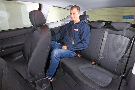 Hyundai i20 Blue 1.1 CRDi Trend, Rücksitz, Beinfreiheit