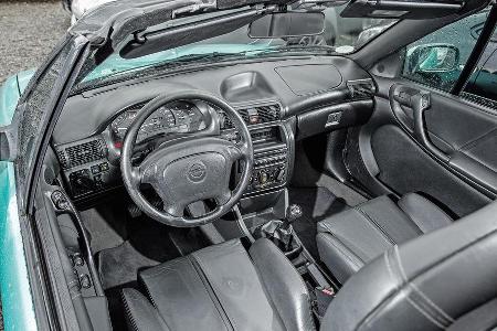 Opel Astra Cabrio 1.6i Bertone Edition, Cockpit