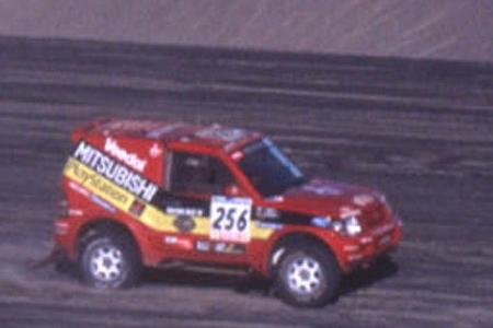 Die großen Mitsubishis stemmen sich auf ...