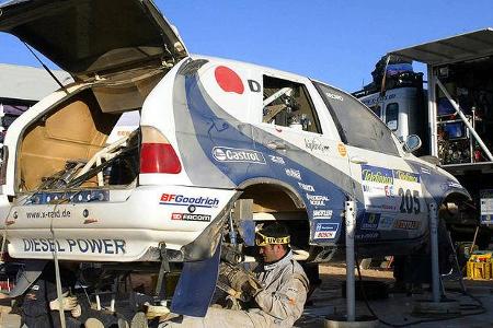 Der X-Raid X5 beim Service.