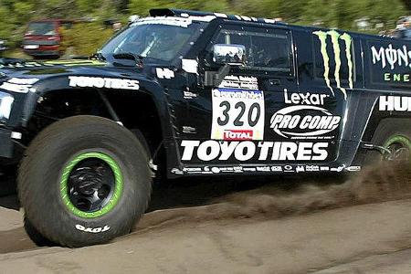 Robbie Gordon im Hummer.