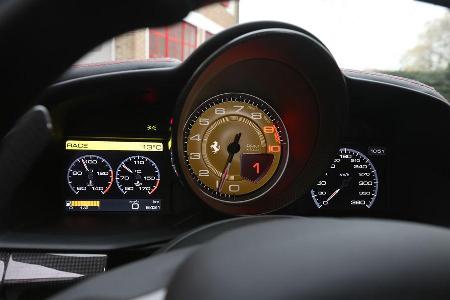 Ferrari 458 Speciale, Rundinstrumente