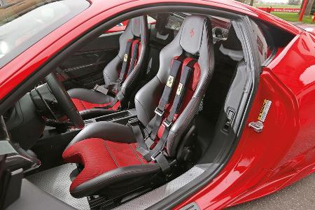 Ferrari 458 Speciale, Fahrersitz