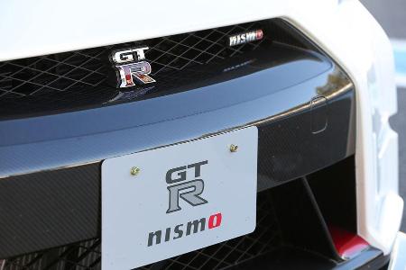 Nissan GT-R, Typenbezeichnung, Khlergrill