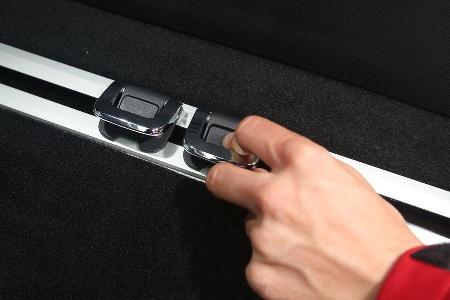 Peugeot 308 SW 130 e-THP, Verzurrleiste