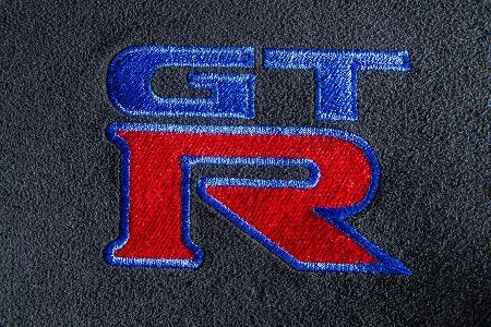 Importracing Nissan GT-R, Emblem, Typenbezeichnung