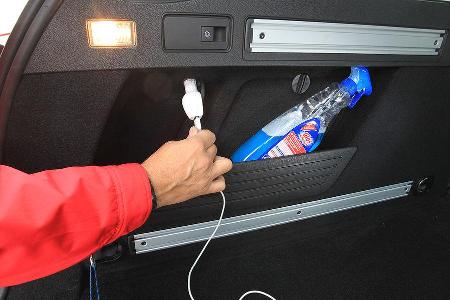 Opel Astra Sports Tourer, Kofferraum, Stromanschluss