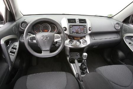 Toyota RAV4, Cockpit