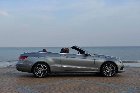 Mercedes E 400 Cabrio, Seitenansicht, Verdeck schliet