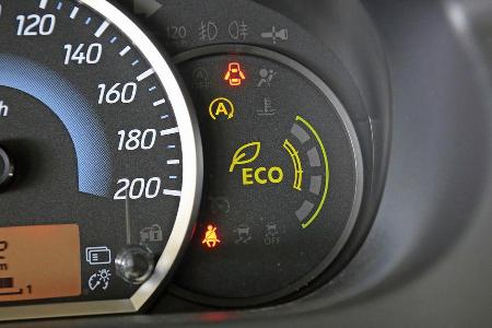 Mitsubishi Space Star 1.2, Rundinstrumente, Tankanzeige