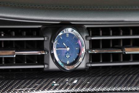 Maserati Quattroporte A Q4, Uhr