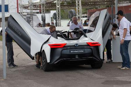 08/2016, Nissan Bladeglider Fahrbericht