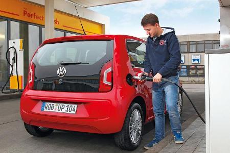 VW Eco Up, Tankstelle, Tanken