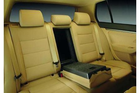 Wem 350 Liter Kofferraumvolumen nicht ausreichen, kann die variable Rückbank in mehreren Schritten umlegen.