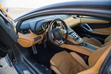 Lamborghini Aventador LP 700-4, Fahrersitz, Lenkrad