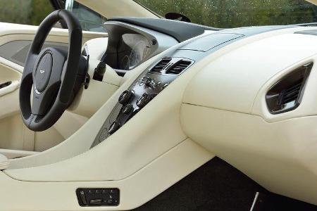 Aston Martin Vanquish, Cockpit, Mittelkonsole