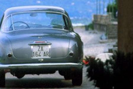 Wer je ein 1900 Coupé zu Gesicht bekam, sah meist nur den Rücken: Die Alfa eilten damals der angetretenen Konkurrenz samt un...