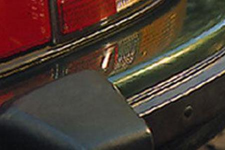 Faltenbalgstoßstangen und Reflektorblende gab es ab Modelljahr 1974.