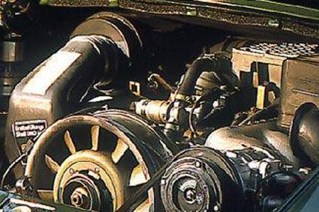 Der kultivierte 3,2-Liter-Boxer packt bissig zu, sobald er 4000/min überschreitet. Erst dann entfacht er sein wahres Feuer.