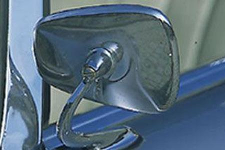 Der Schwanenhals-Außenspiegel wich beim 280 SL von 1968 einem sachlicheren Entwurf.