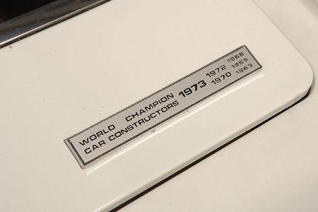 ... mit einemdezenten Hinweis auf den eigenen Rennsport-Ruhm.