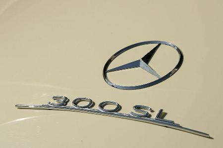 Im 300 SL sind alle wesentlichen Technikkomponenten des ersten Flügeltüren-SL von 1952.