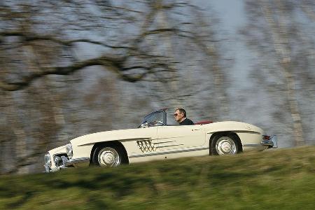 Kontrastprogramm: Dem mechanisch laut laufenden Motor stehen die ruhigen, femininen Linien der Karosserie gegenüber.