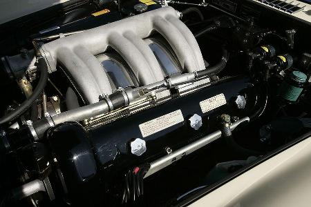 Der 3-Liter-Reihensechser leistet 215 PS und drückt 275 Nm auf die Kurbelwelle.