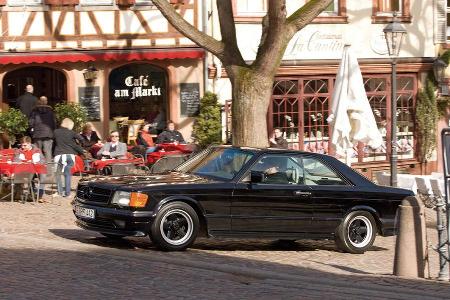 Seitenansicht eines Mercedes-Benz 500 SEC-AMG