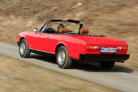 Peugeot 504 Cabriolet schrg von hinten