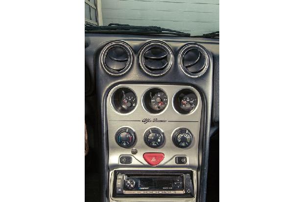 Alfa Romeo Spider 2.0 TS, Mittelkonsole