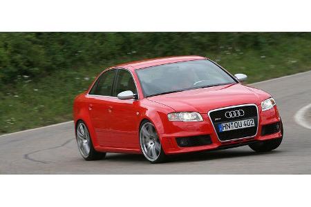 Wie weit der ebenfalls allradgetriebene RS4 fahrdynamisch die Nase vorn hat ...