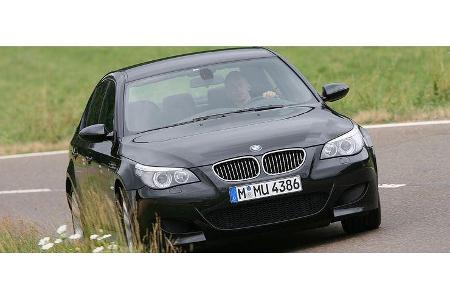 Gegenüber der High-Tech-Allmacht des Jahres 2006, die zehn Zylinder, über 500 PS und ein sequenziell geschaltetes Siebengang...