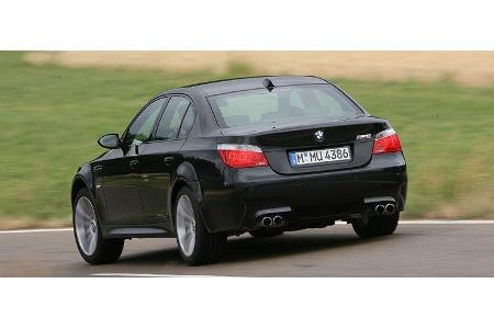 Die gewaltige Leistung des M5 hat aber einen Nachteil: Man kann nicht so oft Vollgas geben wie im M 535i.