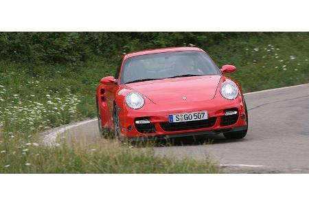 Der Neue ist acht Zentimeter breiter und im Vergleich so übersichtlich wie ein Panzerspähwagen.