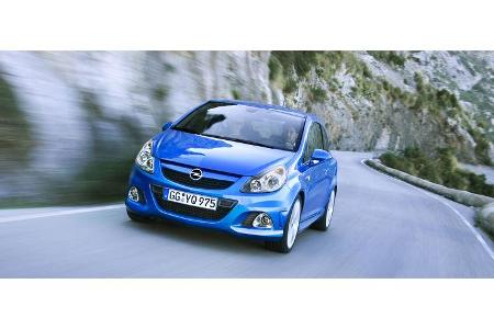 Schließlich geht der Kleine nicht nur mit seinen 192 PS gehörig auf Tuchfühlung mit so manchem Großen. Auch das maximale Dre...