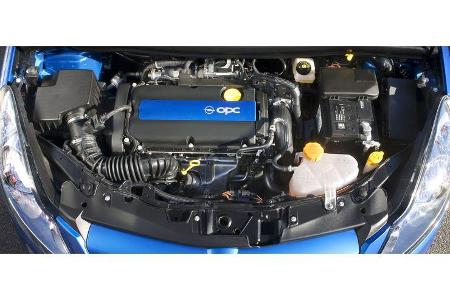Der neu entwickelte 1,6-Liter-Turbomotor leistet im OPC kernige und lustvolle 192 PS.