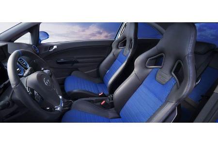 Das Highlight im Innenraum sind die Recaro-Sitze, die neben einer vorzüglichen Passform auch mit Seitenairbags aufwarten.