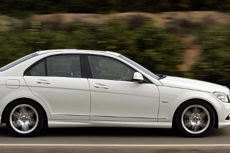 Der 3,5-Liter V6 sorgt in der C-Klasse für gute Fahrleistungen und hält sich akustisch stark zurück.