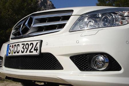 Optional lässt sich die C-Klasse mit reichlich adaptiven Lichtsystemen ausrüsten.