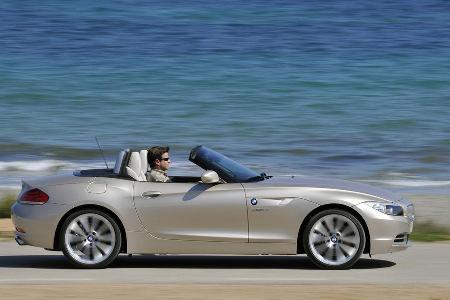 ... das Raumgefühl auf den sich vor dieÜberrollbügel kuschelnden Sitzen besser geworden.