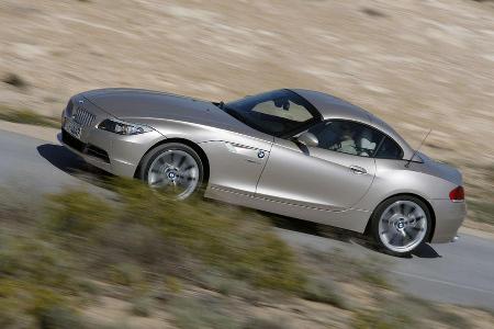 Die neue zweiteilige Dachkonstruktion in Aluminium-Schalen-Bauweise setzt neue akustische Maßstäbe im Marktsegment .