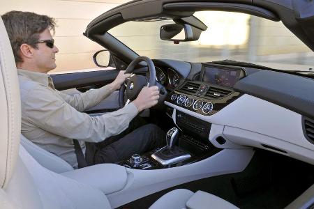 Das Cockpit wirkt geräumiger als bei den beiden Vorgängermodellen, ...