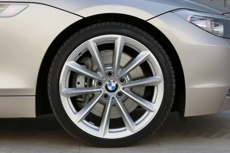 Reifen vorne: 225/35 R19