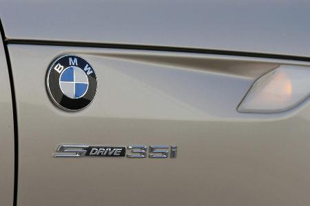 Der Verbrauch soll bei nein Liter super Plus auf 100 Kilometer liegen.