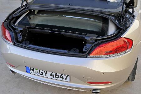 Im offenen Zustand sind es wegen der Dachmimik magere 180 Liter,...