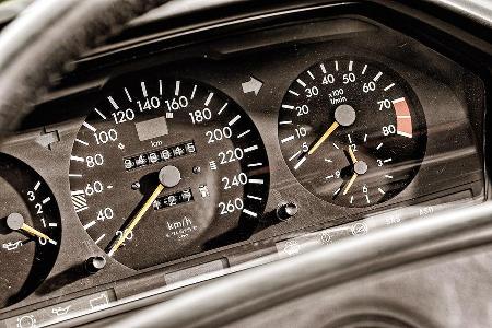 Mercedes 300 CE-24, Rundinstrumente