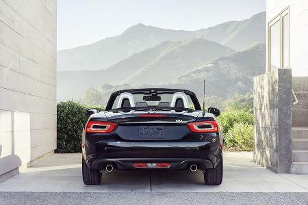 11/2015 Fiat 124 Spider leaked